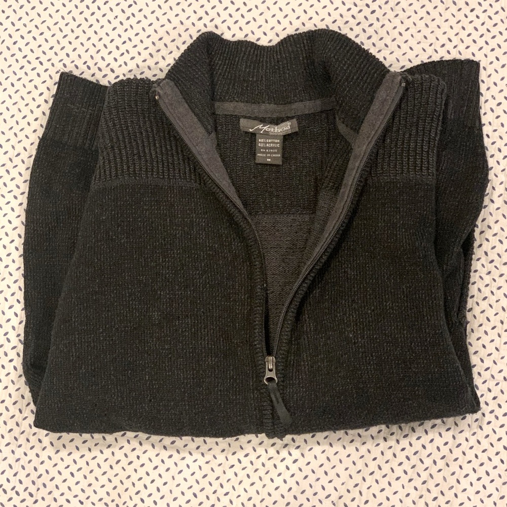 Sweater weather! Gray zip-up sweater (men’s M)